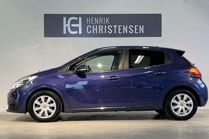 Blå Peugeot 208 fra 2018