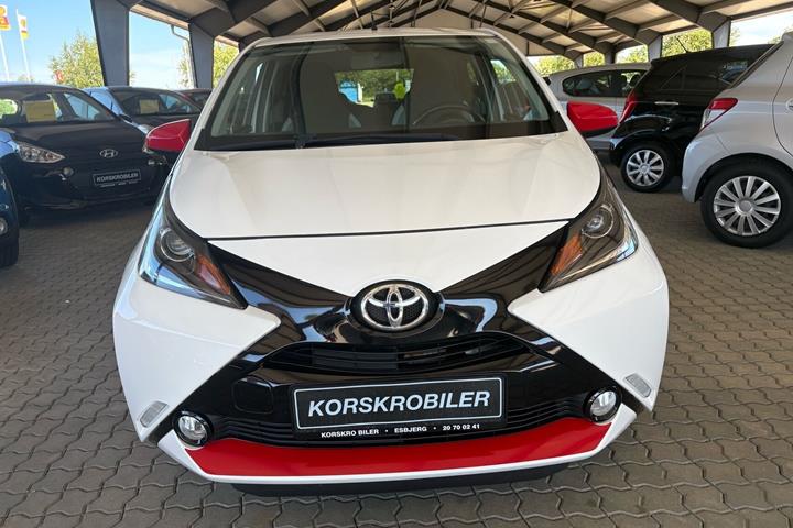 Hvid Toyota Aygo fra 2016