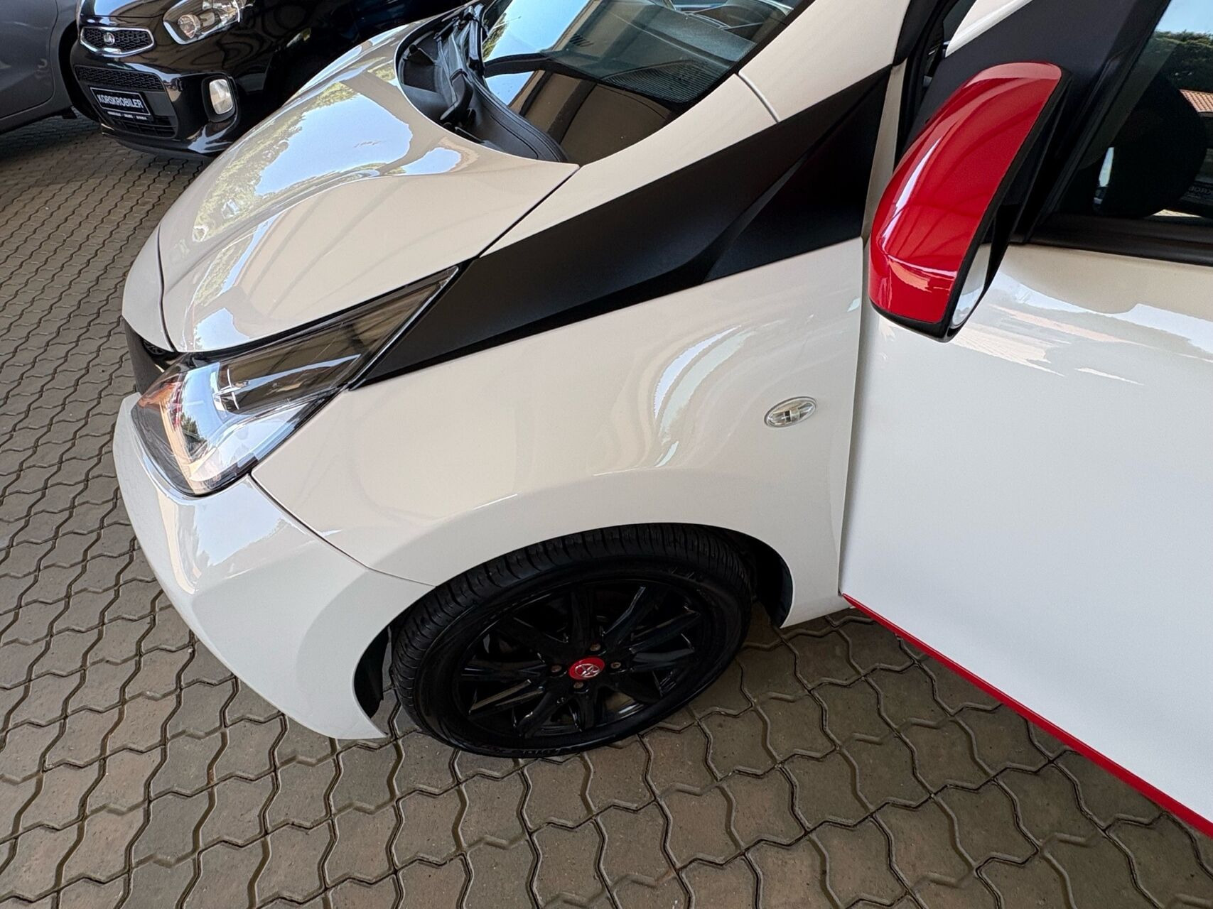 Hvid Toyota Aygo fra 2016
