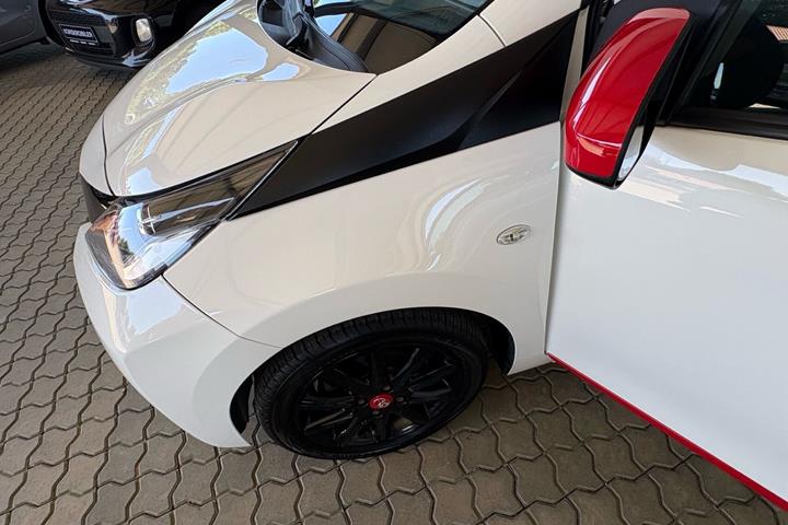 Hvid Toyota Aygo fra 2016