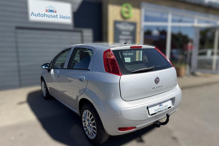 Sølv Fiat Punto fra 2018