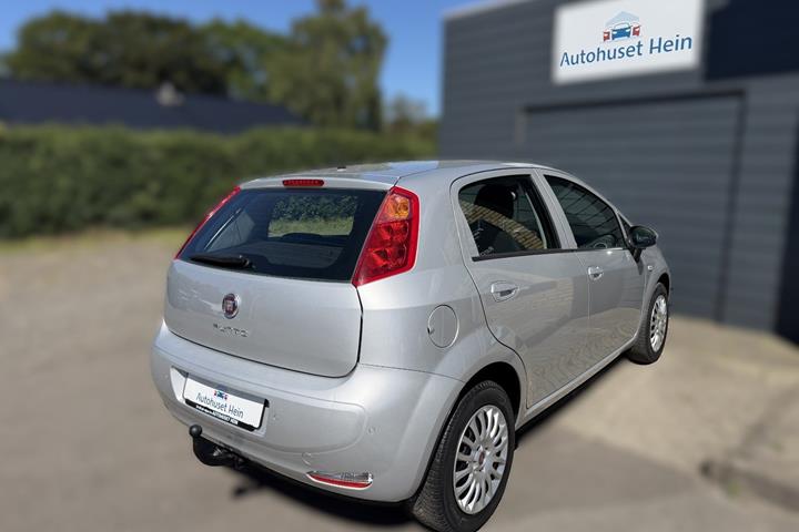 Sølv Fiat Punto fra 2018