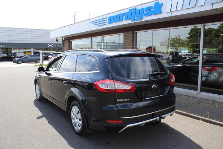 Sort Ford Mondeo fra 2012
