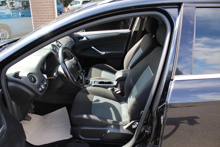 Sort Ford Mondeo fra 2012