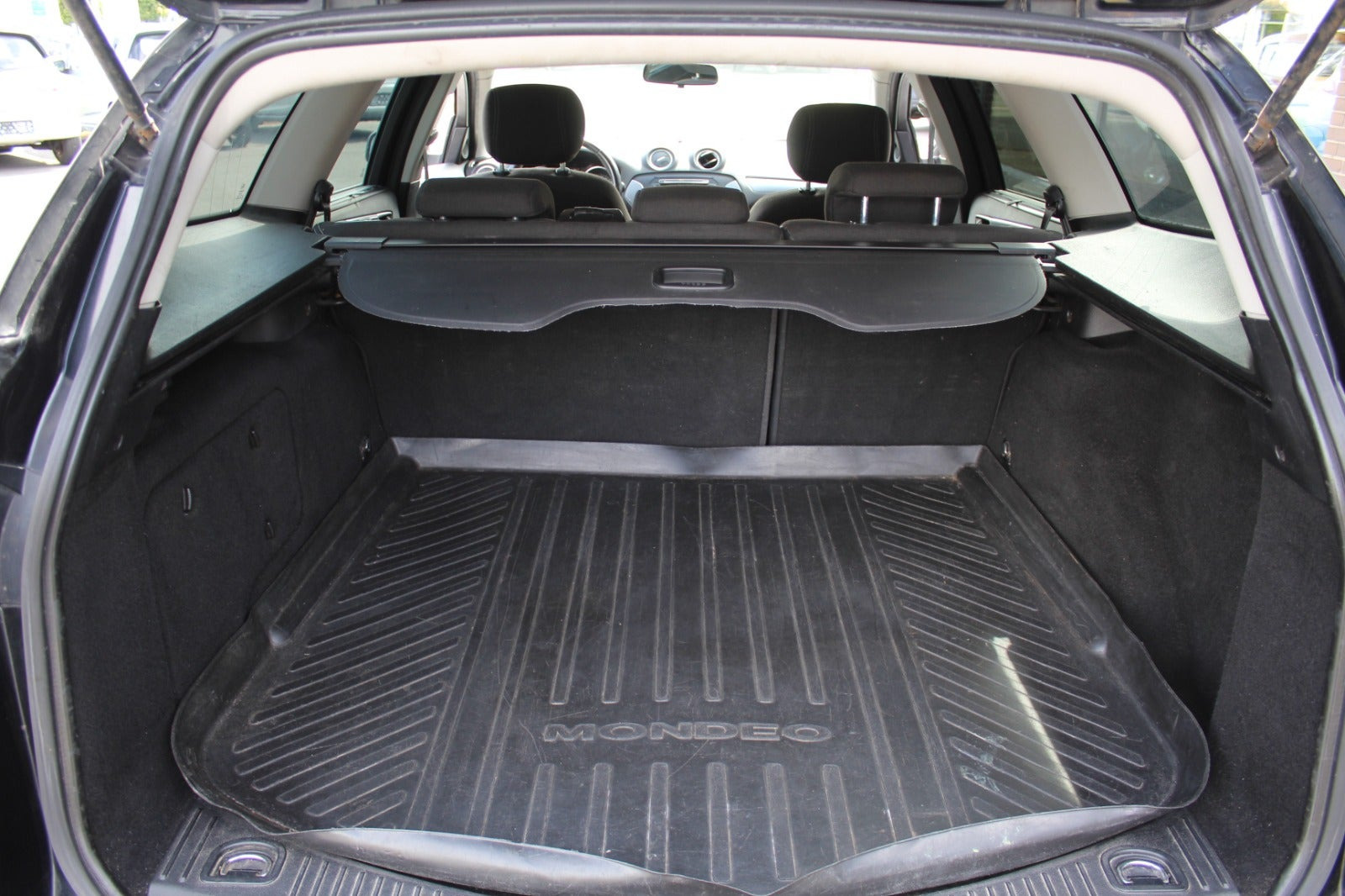 Sort Ford Mondeo fra 2012