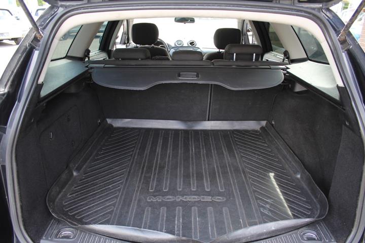 Sort Ford Mondeo fra 2012