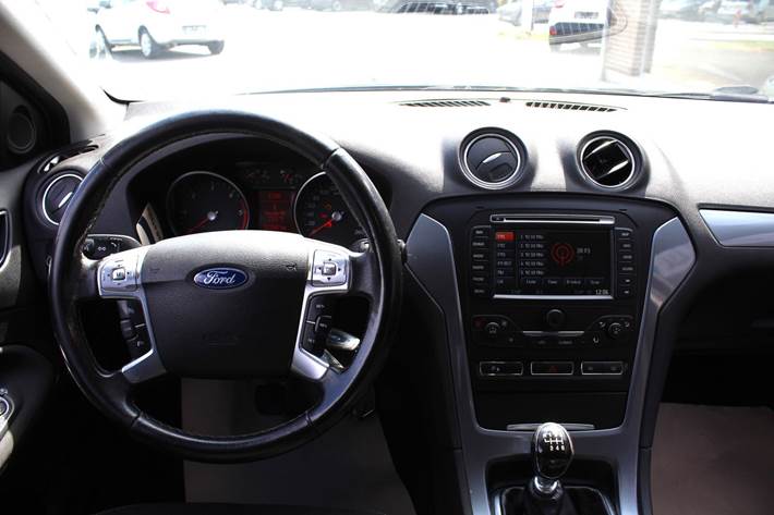 Sort Ford Mondeo fra 2012