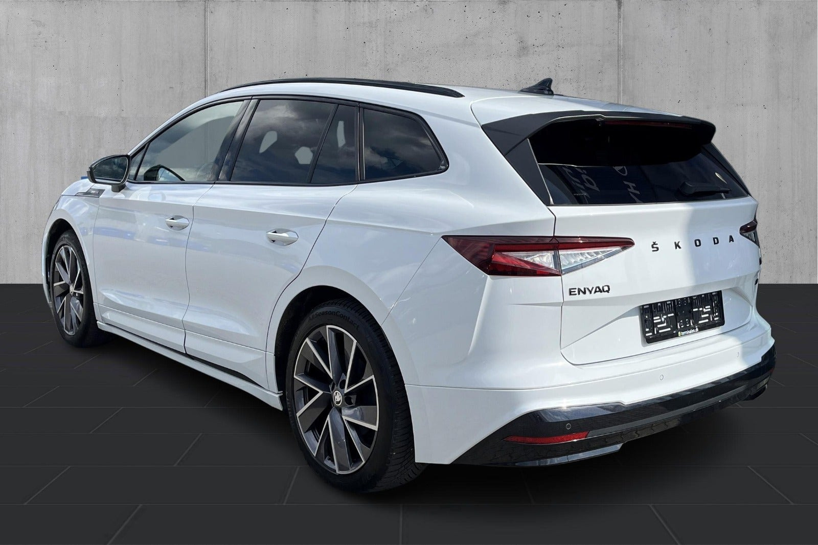 Hvid Skoda Enyaq fra 2023