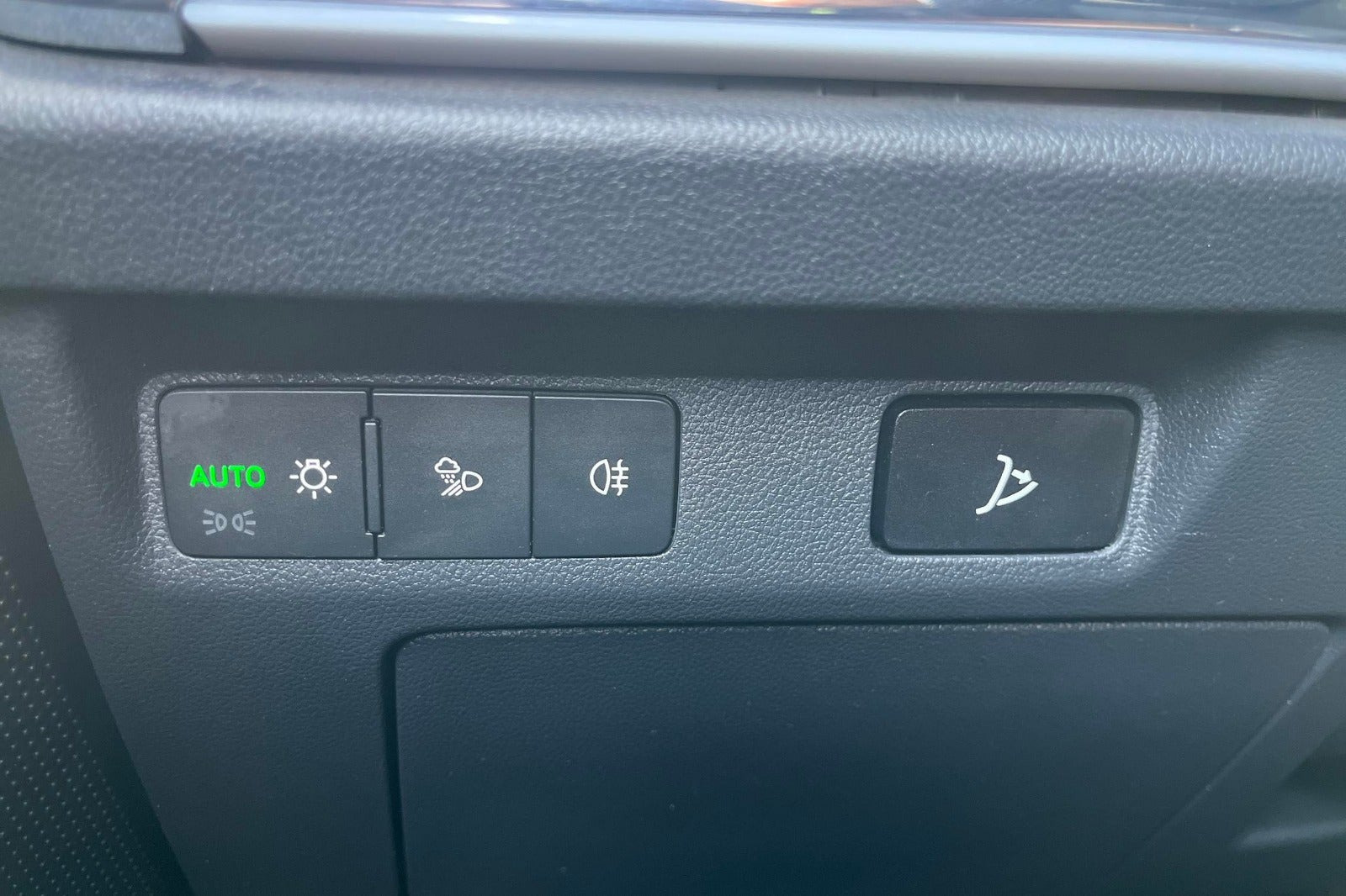 Hvid Skoda Enyaq fra 2023