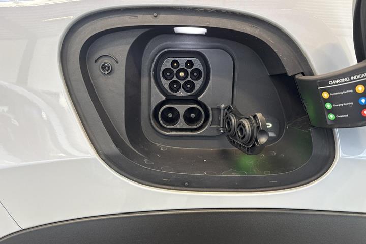 Grå BYD Sealion 7 fra 2024