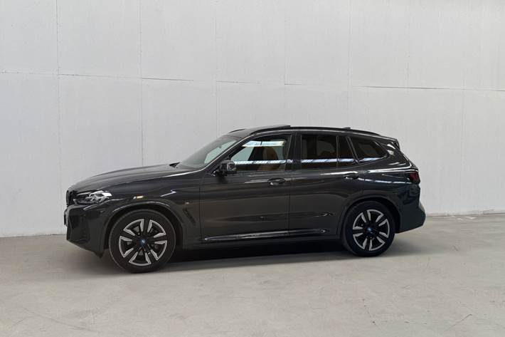 Grå BMW iX3 fra 2022