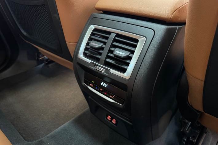 Grå BMW iX3 fra 2022