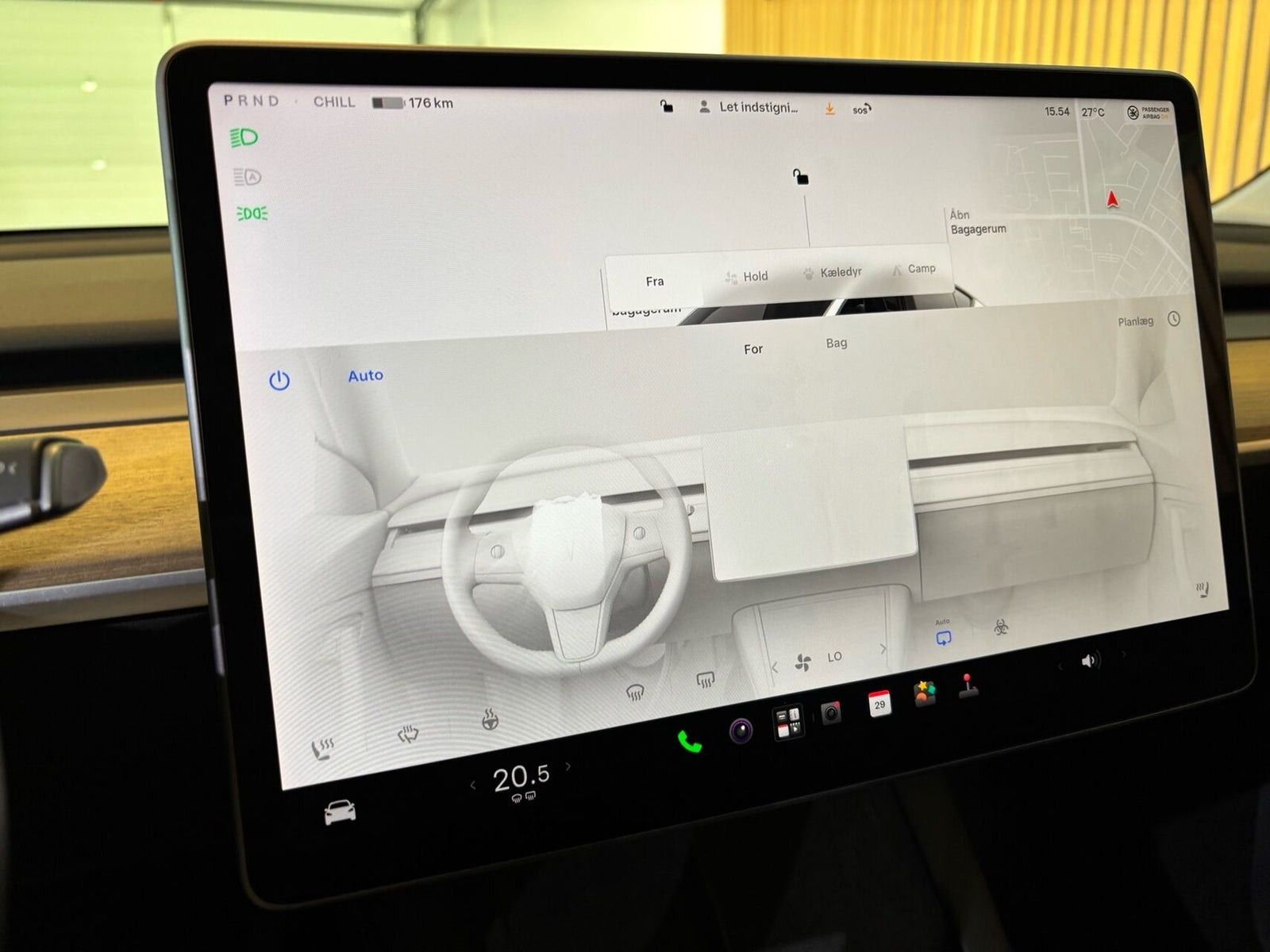 Hvid Tesla Model Y fra 2022