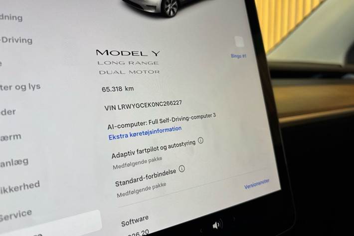Hvid Tesla Model Y fra 2022