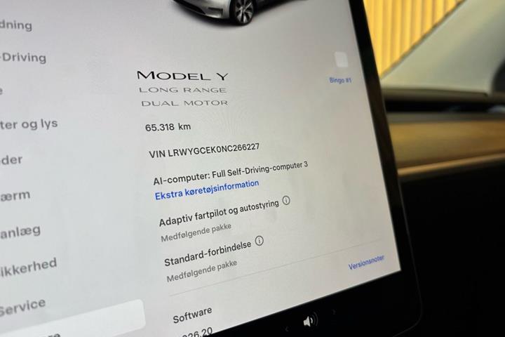 Hvid Tesla Model Y fra 2022