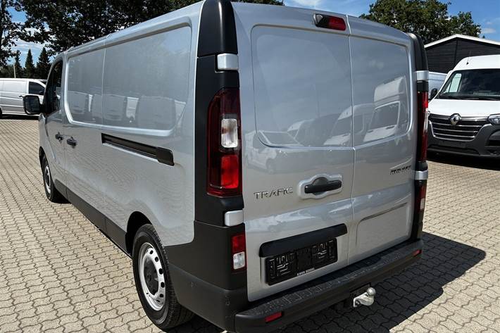 Sølv Renault Trafic fra 2024