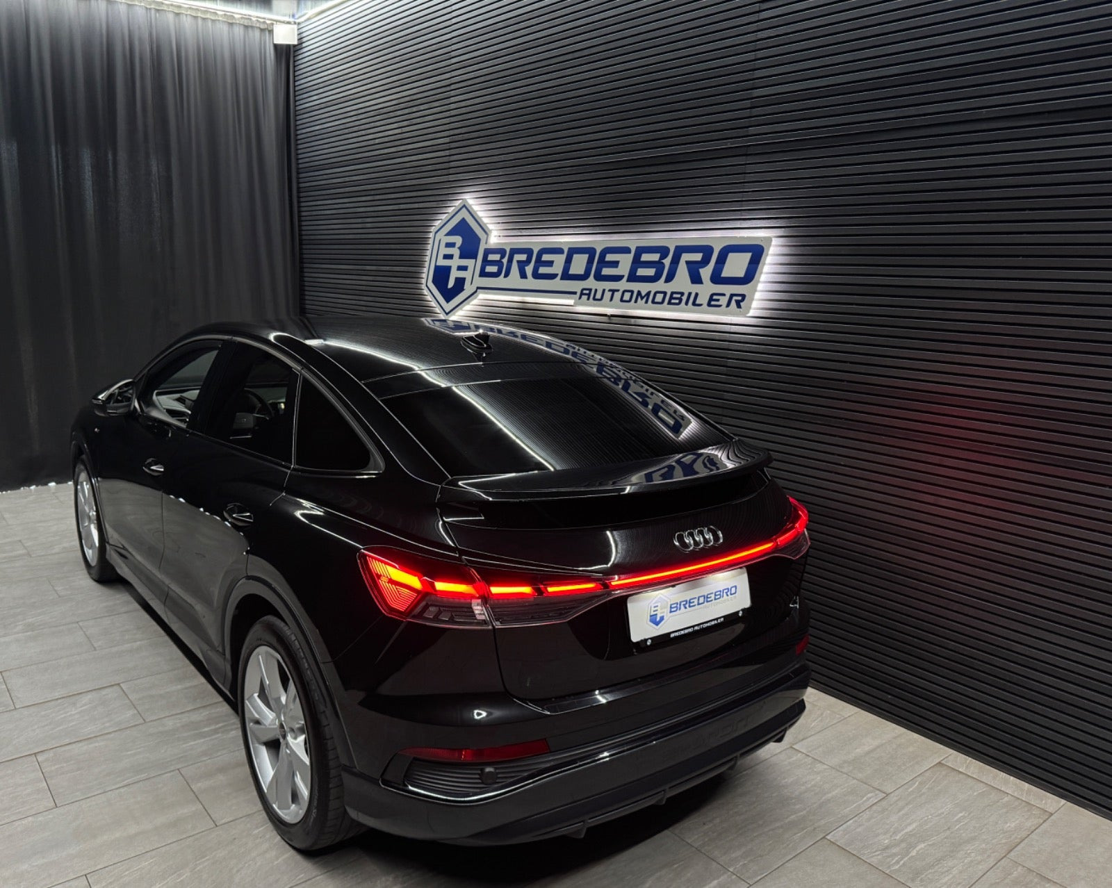Sort Audi Q4 e-tron fra 2024