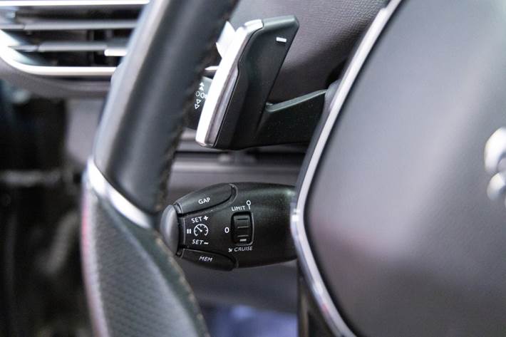 Grøn Peugeot 3008 fra 2019