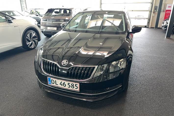 Sort Skoda Octavia fra 2018