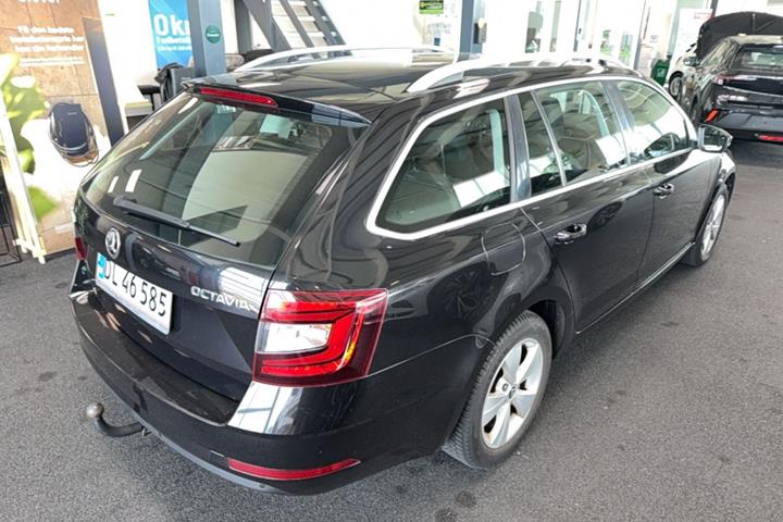 Sort Skoda Octavia fra 2018