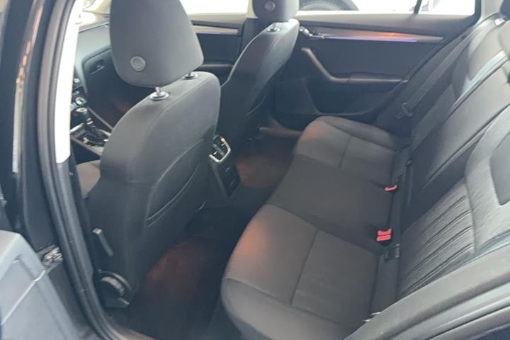 Sort Skoda Octavia fra 2018