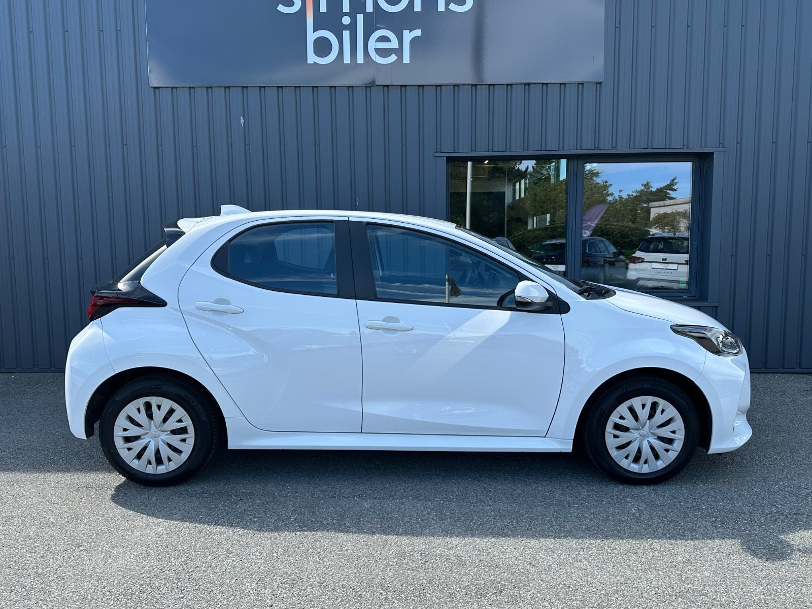 Hvid Toyota Yaris fra 2022