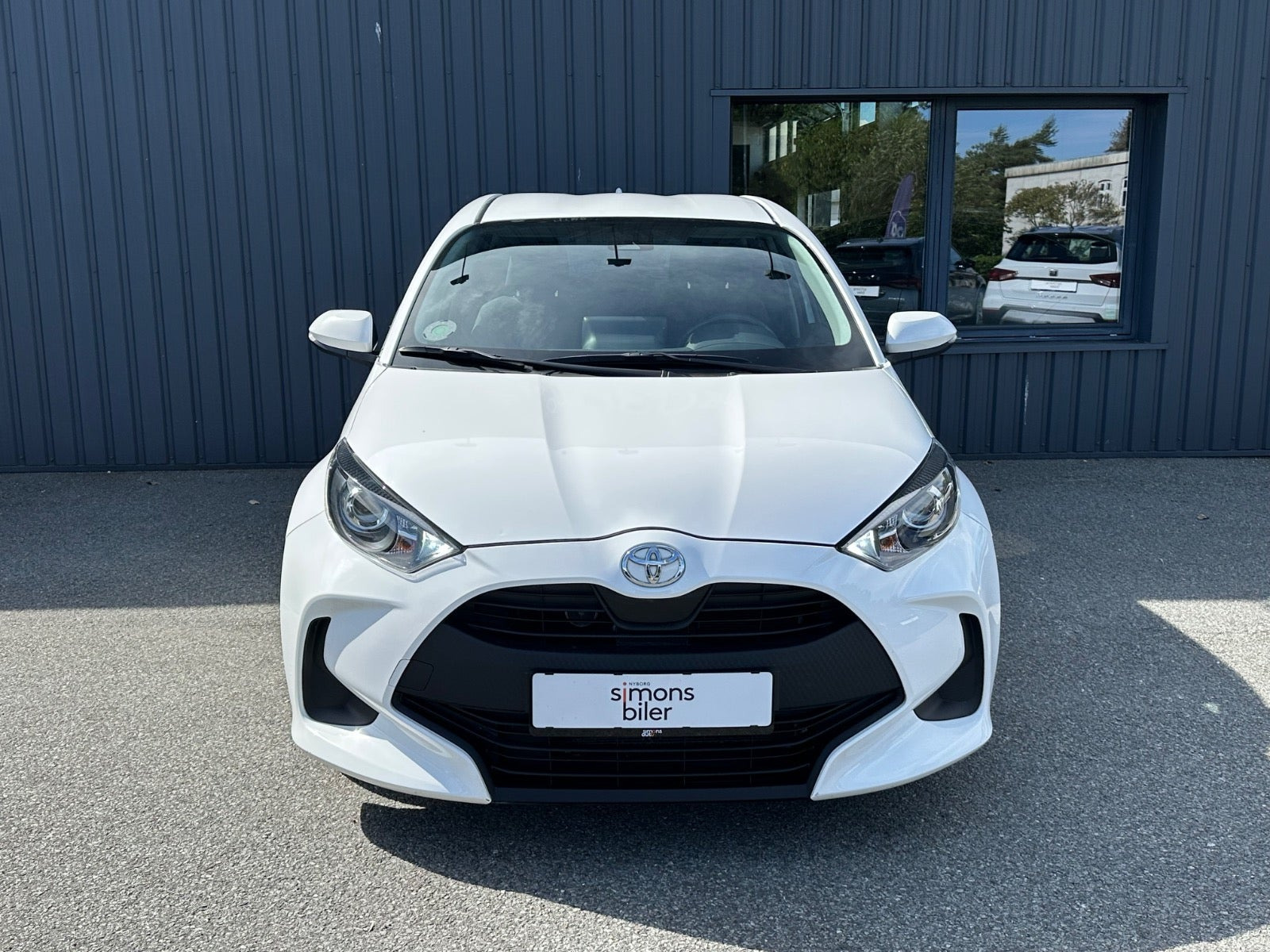 Hvid Toyota Yaris fra 2022