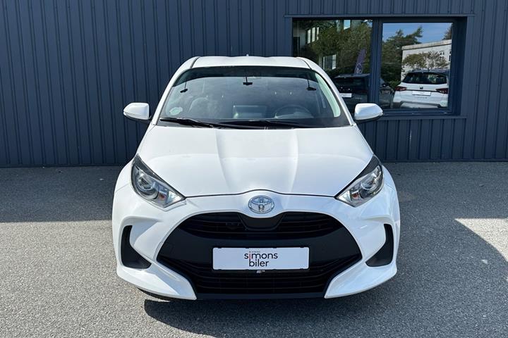 Hvid Toyota Yaris fra 2022