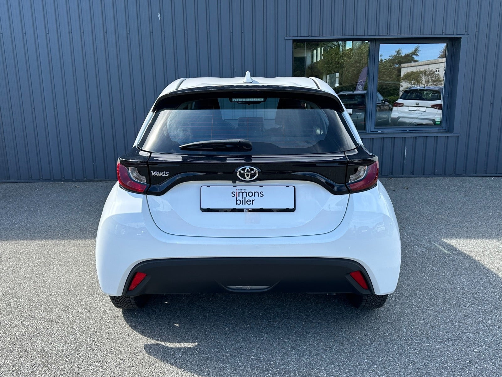 Hvid Toyota Yaris fra 2022