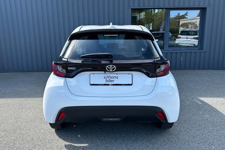 Hvid Toyota Yaris fra 2022