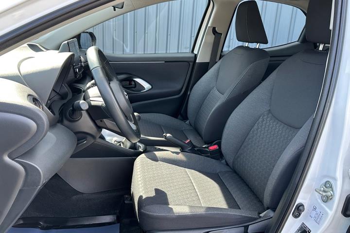 Hvid Toyota Yaris fra 2022