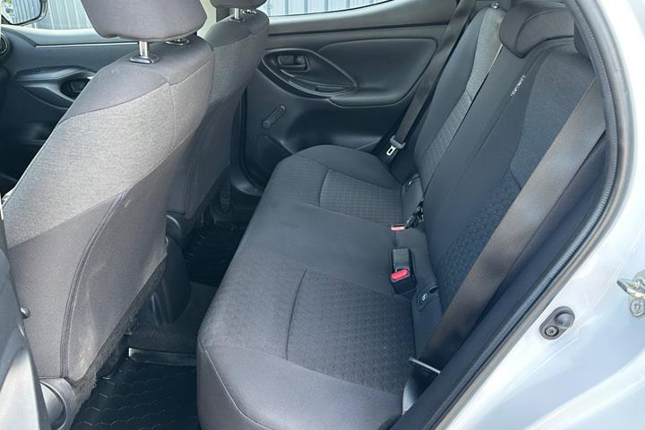Hvid Toyota Yaris fra 2022