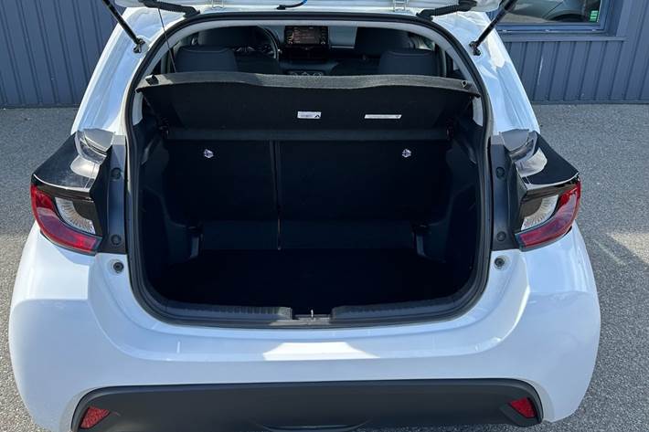 Hvid Toyota Yaris fra 2022