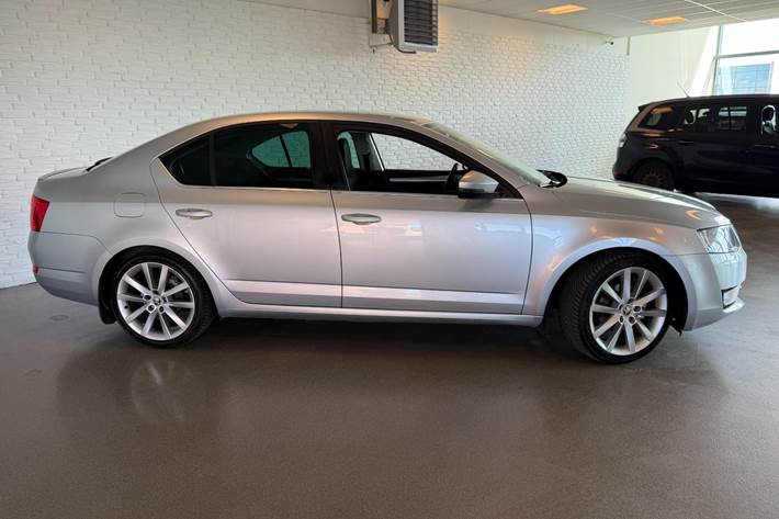 Sølv Skoda Octavia fra 2016