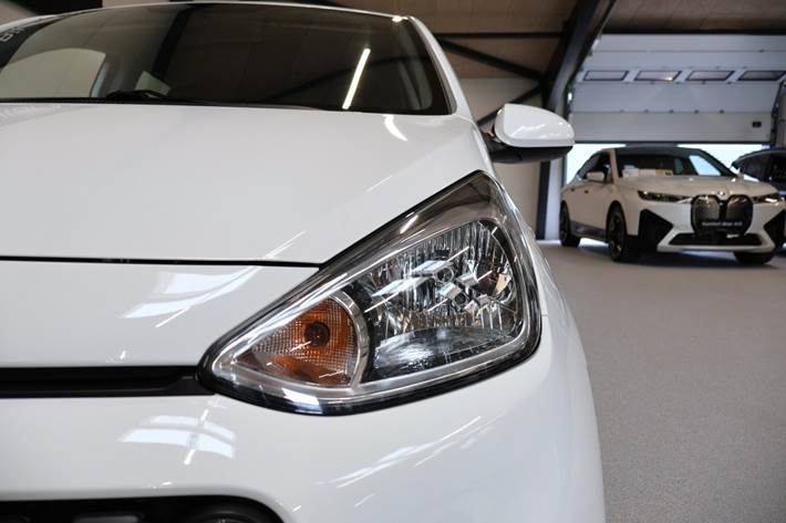 Hvid Hyundai i10 fra 2017