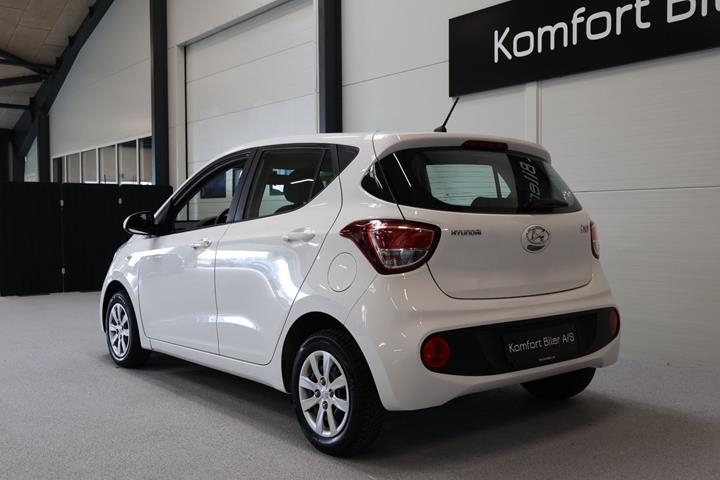 Hvid Hyundai i10 fra 2017