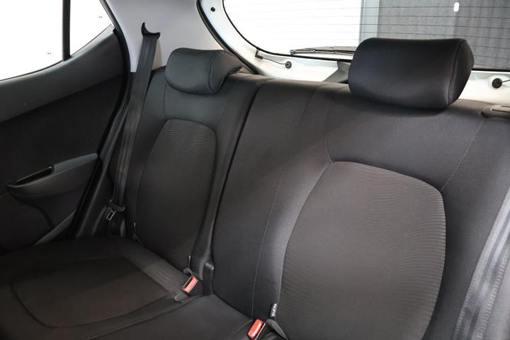 Hvid Hyundai i10 fra 2017
