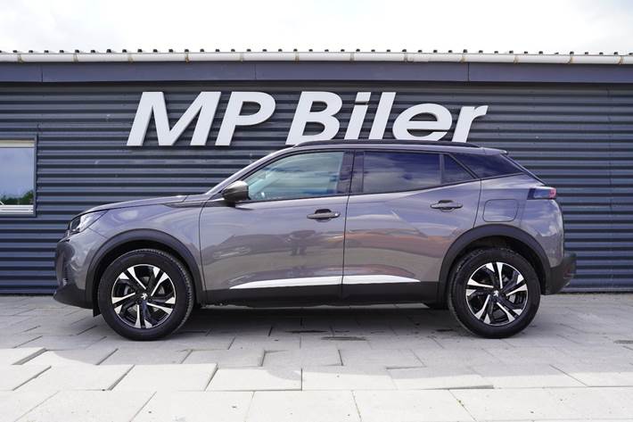 Grå Peugeot 2008 fra 2020