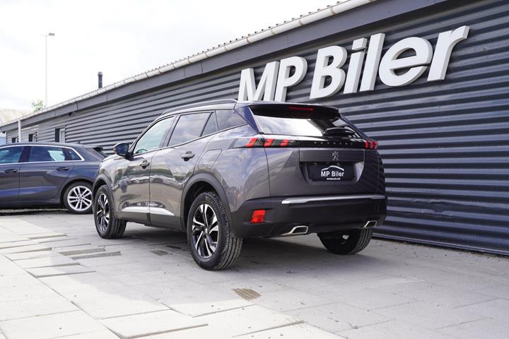 Grå Peugeot 2008 fra 2020
