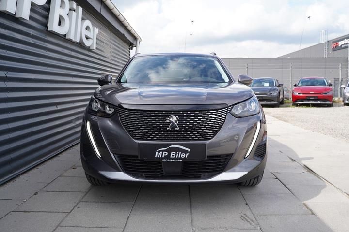 Grå Peugeot 2008 fra 2020