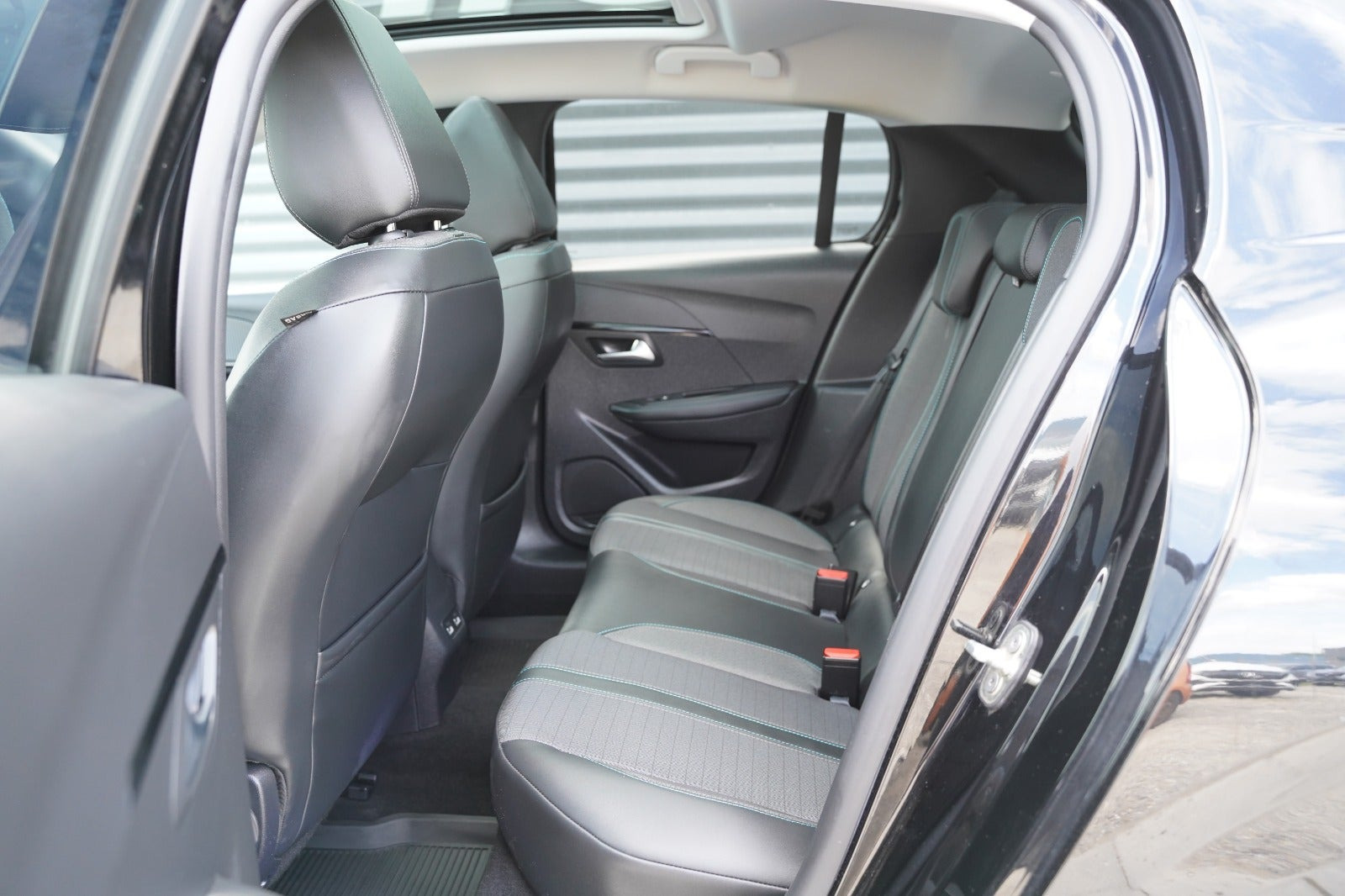 Sort Peugeot 208 fra 2020