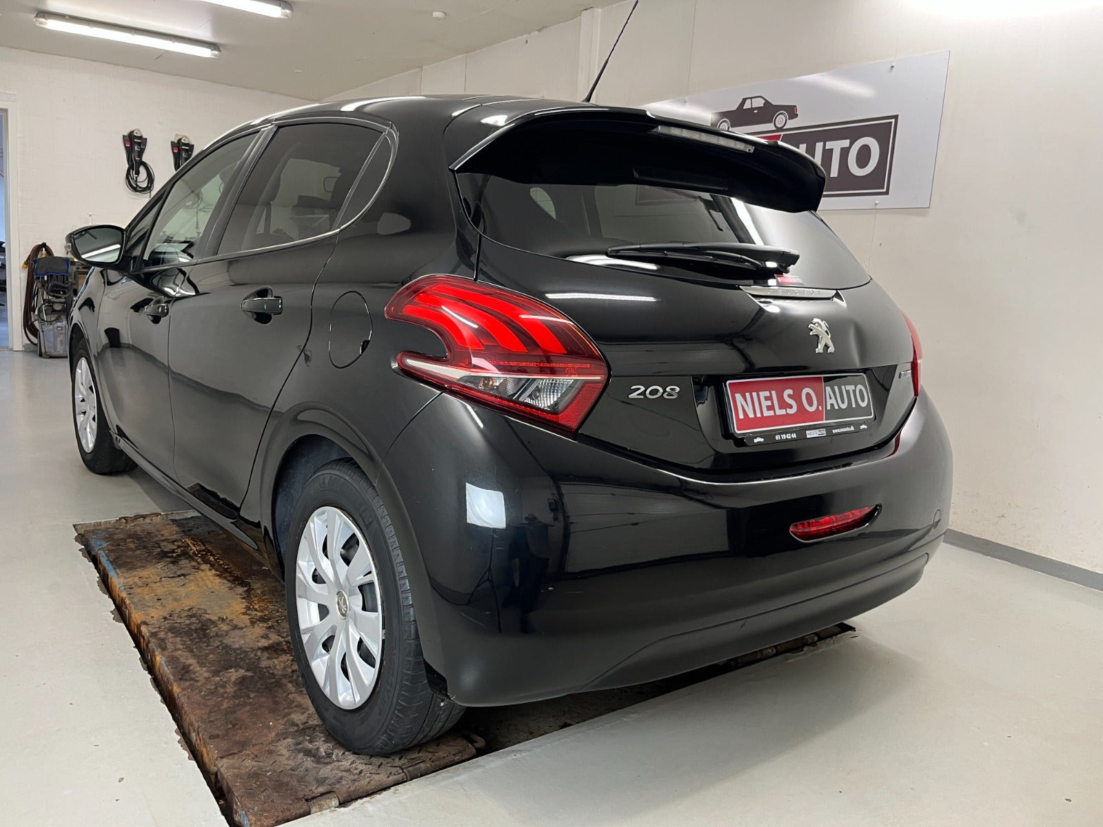 Sort Peugeot 208 fra 2018