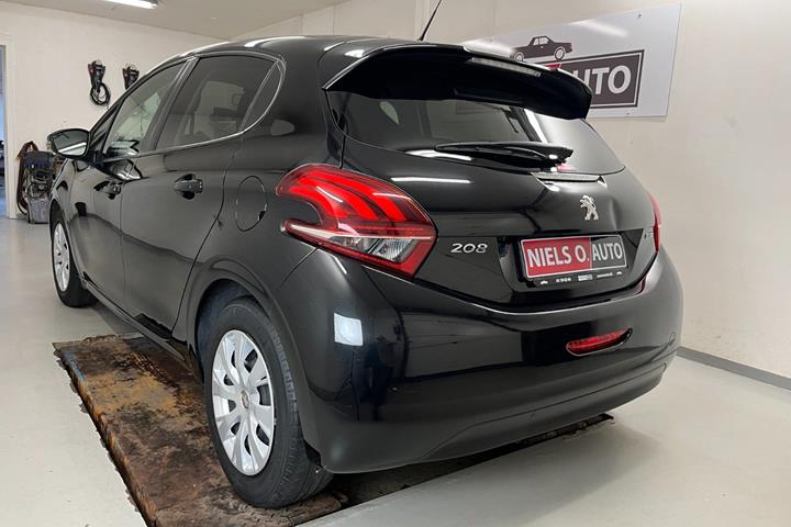 Sort Peugeot 208 fra 2018