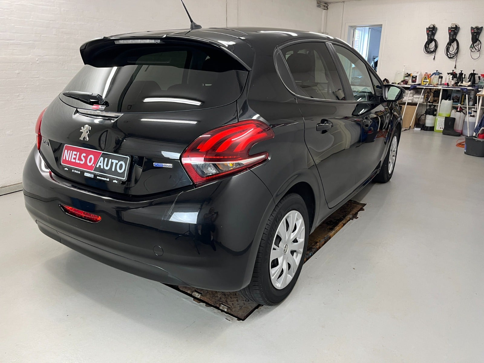 Sort Peugeot 208 fra 2018