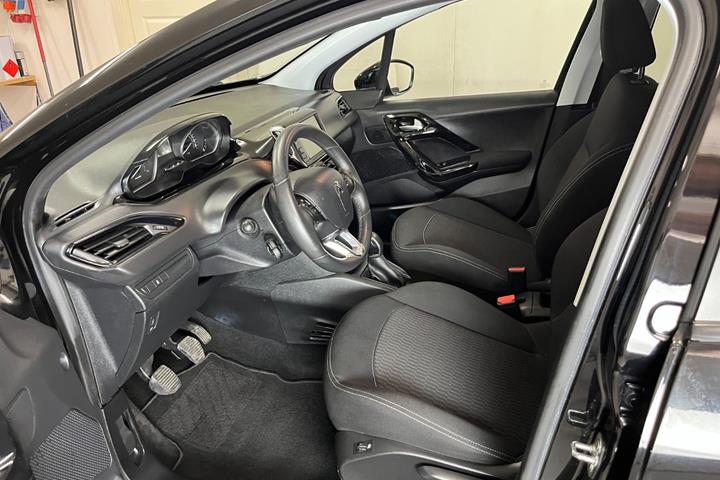 Sort Peugeot 208 fra 2018