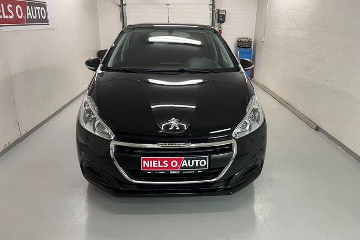 Sort Peugeot 208 fra 2018