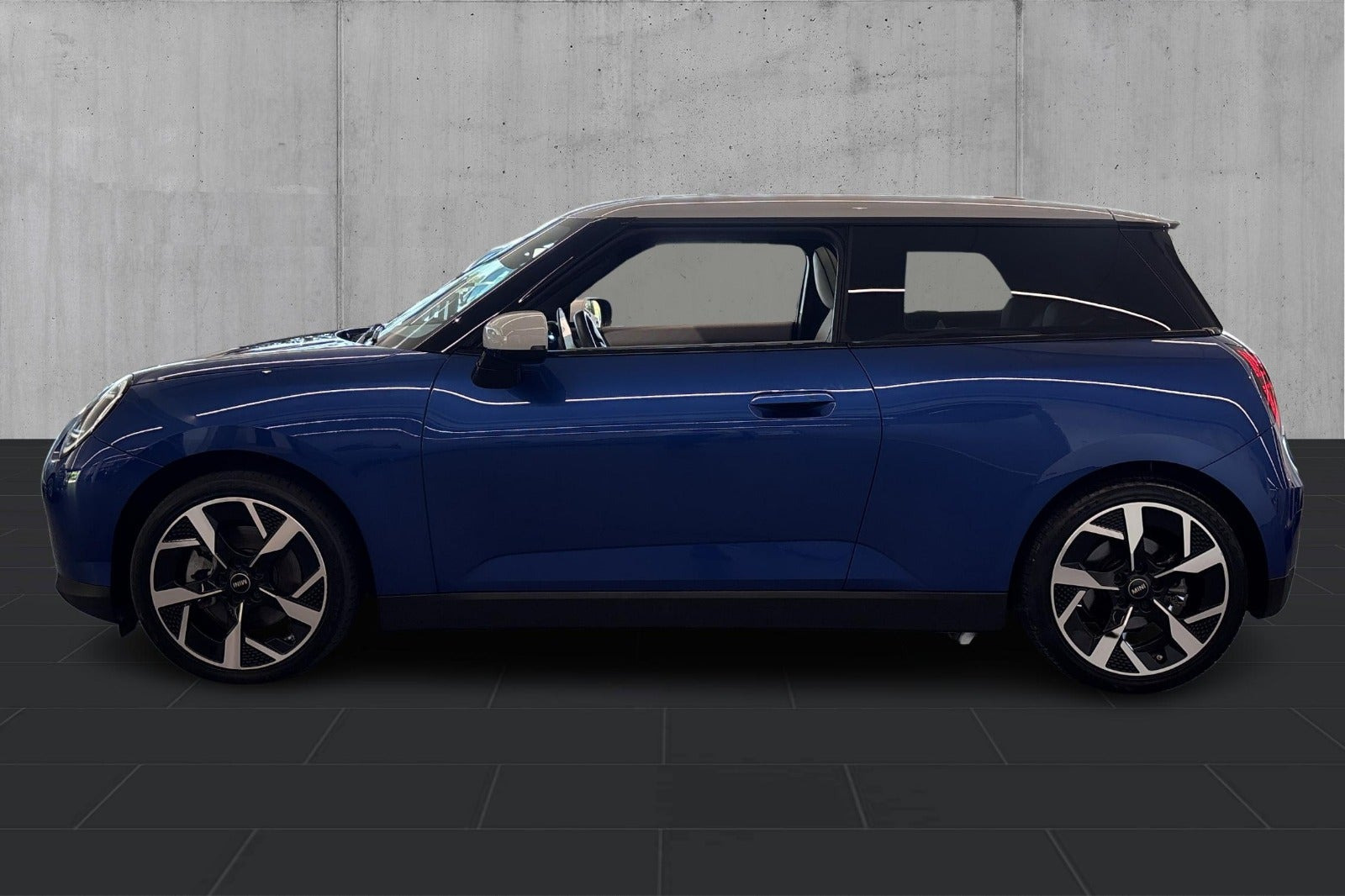 Blå Mini Cooper SE fra 2024