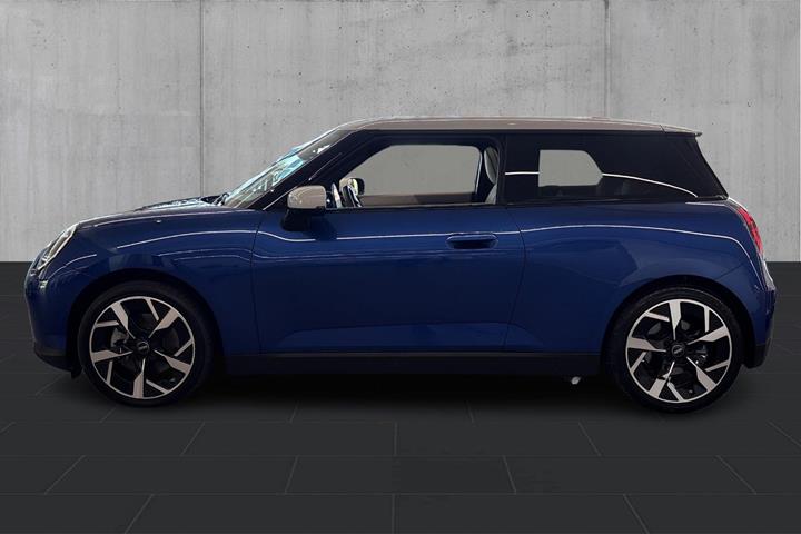 Blå Mini Cooper SE fra 2024