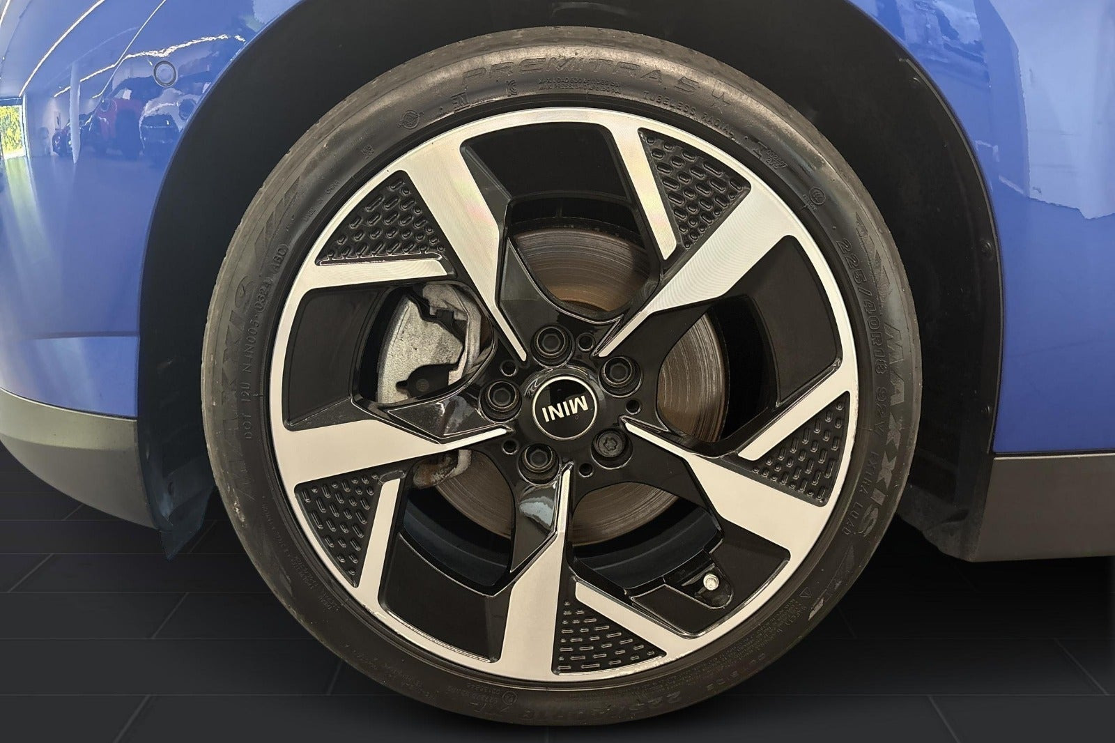 Blå Mini Cooper SE fra 2024