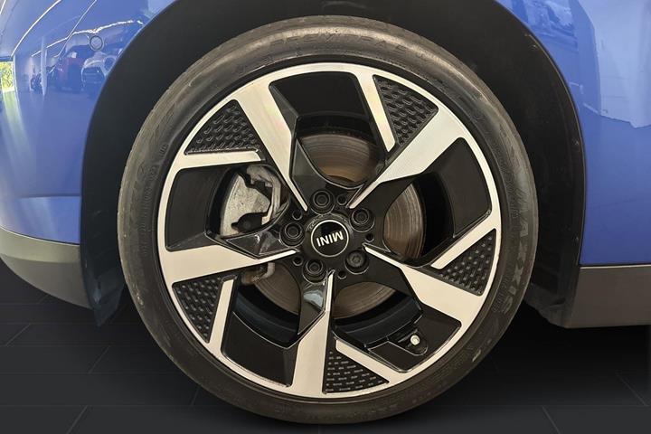 Blå Mini Cooper SE fra 2024